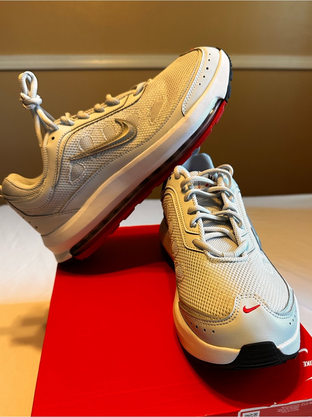 Nike Air Max AP  Men’s Silver/Metallic Mesh Sneakers Size 8.5 Box No Lid.